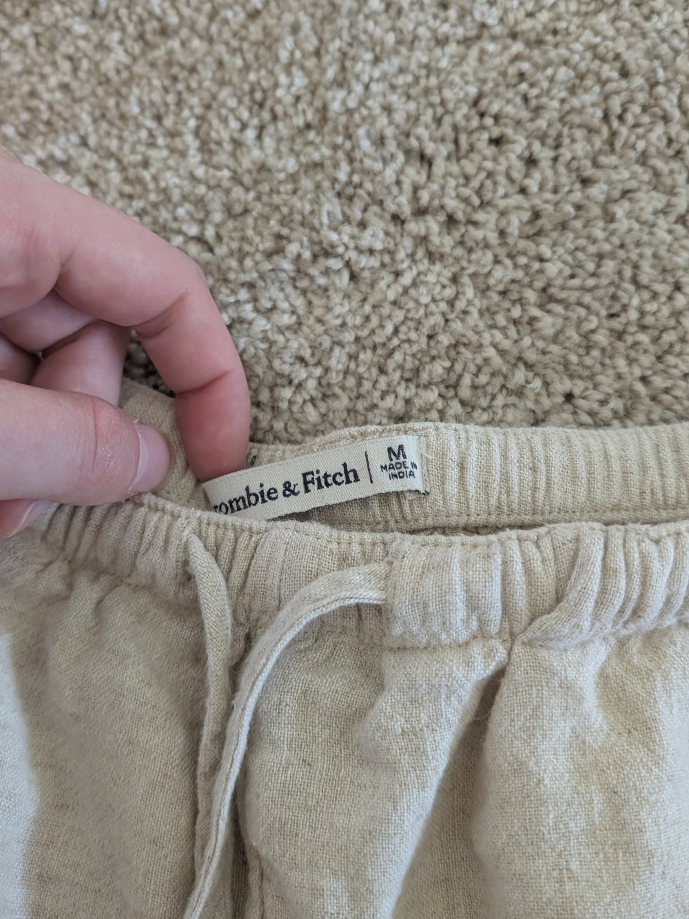 NWOT Linen-Blend Ruffle Hem Drawstring Shorts - Cream - Picture 2 of 3